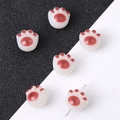 Perles patte de chat en résine blanc cassé avec détails rouges pour bijoux DIY - Rouge