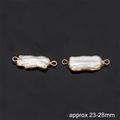 Connettore in perla barocca d'acqua dolce irregolare con bordo dorato per gioielli - Stile Pipa Lunga Doppio Anello / 23-28mm (1 pezzo)