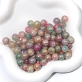Makroaufnahme bunter Glasperlen mit Nebelmuster in Porzellanschale für DIY-Schmuckherstellung - 10mm / Farbe 5