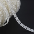 Pizzo di perle ABS semitonde bianche con motivo a fiori per decorazioni fai-da-te nozze - Catena di Perle Quadrate Beige (10mm, Circa 25m/Rotolo)