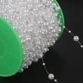 Rotolo di perle finte ABS bianche in due dimensioni su bobina per decorazioni di nozze - Catena di Perle Tonde Collegate Bianca (8mm, Circa 60m/Rotolo)