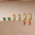 Dreiteiliges goldenes Piercing-Ohrring-Set mit bunten Zirkonsteinen und Blumensteckern - Gold Und Bunt Stil (Y27001)
