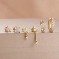 Detailansicht vergoldetes Piercing-Ohrring-Set mit Zirkonia in Stern- und Blumenmotiven - Gold And White Style (Y27277)