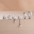 Detailansicht des silbernen Edelstahl Ohrring Sets mit glänzenden Zirkoniasteinen - Silver And White Style (Y27277)