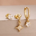 Ensemble de bijoux trois pièces en or avec étoiles et zircons, boucles d'oreilles - Ensemble de Boucles d'Oreilles Étoile / Blanc Doré (E1603-1)