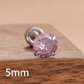 Vue macro d'une boucle d'oreille en zircone rose 5mm avec serti quatre griffes en acier - Violet (Y27313) / 5mm
