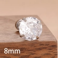 Vue macro d'un clou d'oreille en zircon de 8mm avec monture classique à quatre griffes en acier - Blanc Argenté (Y27313) / 8mm