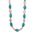 Dettaglio delle perle in resina marmorizzata e distanziali dorati sulla collana di perle - Collana / Azzurro