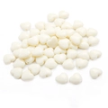 Vue détaillée de perles de macaron en acrylique en forme de cœur pour bijoux artisanaux - Forme de Cœur (12x11mm) / 30g/Paquet (environ 75 pièces) / Blanc Cassé