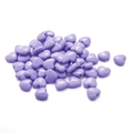 Gros plan de perles de cœur en acrylique lavande mat pour bijoux DIY et colliers - Forme de Cœur (12x11mm) / 30g/Paquet (environ 75 pièces) / Violet