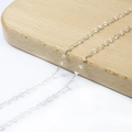 Chaîne artisanale plaquée or 18 carats avec perles de cristal et tubes facettés - Style Pierre Transparente Triangulaire à Double Trou
