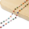 Chaîne fine plaquée or 18 carats avec perles en émail multicolores vibrantes - Style Perle Émaillée Multicolore de 4.5mm
