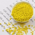 Perline di vetro giallo opaco da 2-3 mm in una ciotola bianca per gioielli fai-da-te - 20g Per Confezione Circa 700 Pezzi / 3mm Giallo