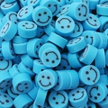 Perles rondes plates en argile polymère bleu ciel avec smileys noirs pour bijoux DIY - Visage Souriant Rond / 30 Pièces/Paquet (Diamètre 10mm Épaisseur 4mm) / Bleu clair