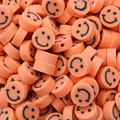 Perles plates en argile orange avec motif smiley noir pour création de bijoux DIY - Visage Souriant Rond / 30 Pièces/Paquet (Diamètre 10mm Épaisseur 4mm) / Rouge Orangé