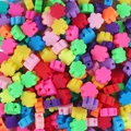 Perles colorées en forme de fleurs en argile polymère pour création de bijoux DIY - Fleur de prunier / Lot de 30 / Multicolore
