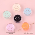 Vue détaillée des perles smiley en acrylique 20mm aux couleurs pastel pour bijoux DIY - Rond Couleurs Mélangées Aléatoires / 20mm Épaisseur 8mm (4 Pièces/Paquet)
