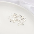 Gepolijste zilveren onregelmatige facetkralen voor DIY-sieraden op witte zijde - Gefacetteerde kralen / Set van 10 Stuks (2x2mm) / Dik Verzilverd