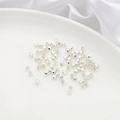 Gefacetteerde zilveren tussenkralen voor DIY sieraden op een wit keramisch dienblad - Laserkralen / 10 Stuks/Verpakking (3mm) / Dik Verzilverd