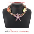Dettaglio della collana a tema marino con stella marina viola e conchiglie - Combinazione Marina Stella Marina Viola (N10774)