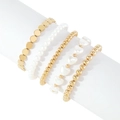 Set de 5 pulseras doradas con perlas, cuentas de corazón y cadenas de discos - Dorado