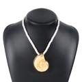 Collier avec pendentif coquillage doré et chaîne en corde torsadée blanche - Collier Corde Blanche Pendentif Conque Doré (N11487)