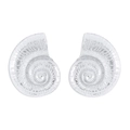 Boucles d'oreilles nautile argentées rétro avec texture métallique en relief - Boucles d'Oreilles Clous Nautilus Texturé Vintage Argenté (E11936)