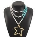 Détail du collier multicouche en perles et turquoise avec pendentif étoile martelé - Collier Triple Couche Perle Artificielle Turquoise Étoile Dorée (N11931)