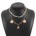 Détail du collier à double rang de perles océaniques avec pendentifs étoile de mer dorée - Collier Double Couche Doré Perles Colorées Étoile de Mer Coquillage (N11902)