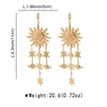 Dettaglio degli orecchini a sole e luna dorati con ciondoli celesti e dimensioni - Stile Serie Stelle Celesti (E12904) / Oro