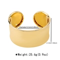 Dettaglio del bracciale rigido dorato largo con dimensioni, diametro 6,3cm e larghezza 3,3cm - Oro