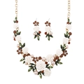 Conjunto de joyas con flores y perlas, collar y pendientes dorados con rosas - Collar y Pendientes Blancos (N12485)