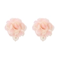 Detalle de pendientes de camelia de organza rosa hechos a mano con elegante perla falsa - Rosa de Gasa Rosa con Perla (E13810) / Rosa