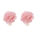 Detalle de los pendientes de camelia en organza rosa con elegantes perlas colgantes - Pendiente 3D de Malla y Perla (E13813) / Rosa