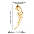 Dettaglio macro del ciondolo silhouette femminile dorata con dimensioni del prodotto - Oro