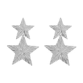 Orecchini a stella d'argento minimalisti con texture radiale fine su sfondo bianco - Stile Forma a Doppia Stella (E13906) / Argento