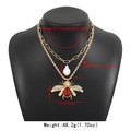 Detalle del collar de insecto dorado con abeja de piedra roja y perla de gota blanca - Juego de collares de doble capa / Collar de Oro