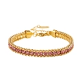 Détail macro d'un bracelet doré 14 carats avec zircons roses et fermoir mousqueton - Chaîne Tennis Corde Torsadée à Strass Roses