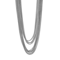 Detailopname van de gepolijste zilveren kettingschakels voor een multi-layer ketting voor dames - Zilver