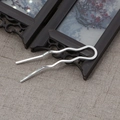 Dettaglio forcina per capelli argento a forma di U ondulata in stile vintage retrò - Argento