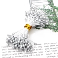 Un bouquet de pistils de fleurs artificielles argentés en forme de goutte pour artisanat DIY - Étamines de Fleurs Nacrées / 3mm (Longueur 60mm) 90 Pièces/Paquet / Argent