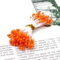 Vivaci pistilli di fiori artificiali arancioni con finitura perlata per lavori fai-da-te - Nucleo del Fiore Perlaceo (3mm/Lunghezza 60mm/90 Pezzi Confezione)