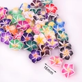 Gros plan de perles fleurs frangipanier en pâte polymère 15mm pour la création de bijoux - 15mm (Paquet de 10 Pièces) / Couleurs Mélangées Aléatoires