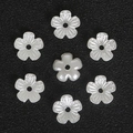 Witte parelmoer ABS bloembedels voor DIY haaraccessoires met centraal gat 7 stuks - Holle vijfbladsbloem (Kunstmatige parel) / 100 Stuks/Pak (11x11mm) / Beige