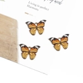 Lebhafter orangefarbener Schmetterlingsanhänger mit Emaillemuster für Schmuckherstellung - 21x15mm (4 Stück/Packung) / Orange Gelb Schwarz Gefleckt
