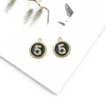 Goldener runder Anhänger mit Nummer 5 in schwarzer Emaille und Strasssteinen - Runder Anhänger Nummer 5 - Schwarz / 2 Stück/Set