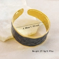 Dettaglio del bracciale smaltato oro con trama in marmo nero e dimensioni incluse - FYD6251SZ / Nero