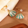 Eleganti orecchini dorati con conchiglia, perla e smalto a righe verde menta per donna - Conchiglia Rigata Blu (FYD6186EH-blue)