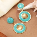 Detail of mint green shell earrings with golden sea shell motif and silk background - Blue (FYD6178EH-blue)