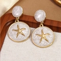 Orecchini pendenti a stella marina dorati con perno bianco perla su vassoio vintage - Tondo Grande Bianco (FYD6174EH-white)